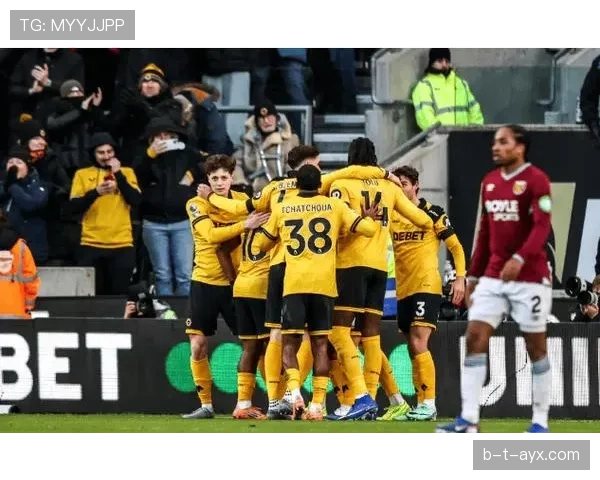 西汉姆球迷集体发声呼吁改革，球队状态回暖引关注