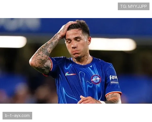 恩佐足球新星崛起,助力球队强势突围表现抢眼 恩佐足球新星崛起,助力球队强势突围表现抢眼