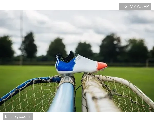 阿什拉夫持续进化,全能表现与双脚技艺闪耀绿茵场 阿什拉夫持续进化,全能表现与双脚技艺闪耀绿茵场