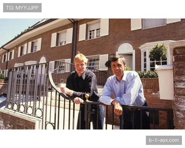 克鲁伊夫战术成熟度分析:现代足球战术的进化与特点解析 克鲁伊夫战术成熟度分析:现代足球战术的进化与特点解析