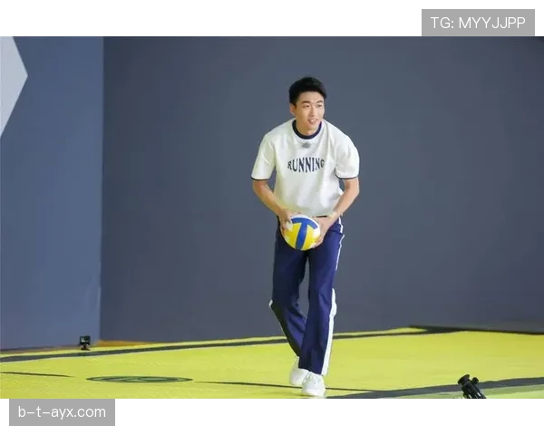 高亭宇这日常比比赛精彩多了，谁想到还能这么宠娃喝咖啡不慌不忙